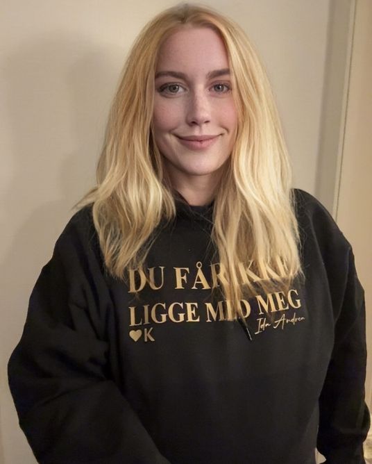 Hovedbilde DU FÅR IKKE LIGGE MED MEG HOODIE